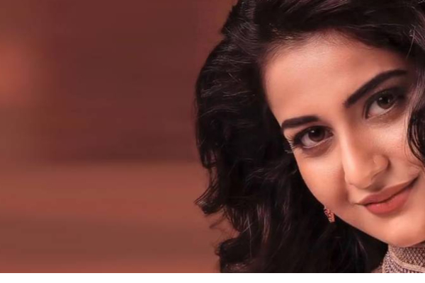 நள்ளிரவில் மர்மான முறையில் இறந்துகிடந்த இளம் நடிகை - அதிர்ச்சியில் மூழ்கிய திரையுலகினர்கள் | Actress And Model Shahana Found Dead At Kozhikode