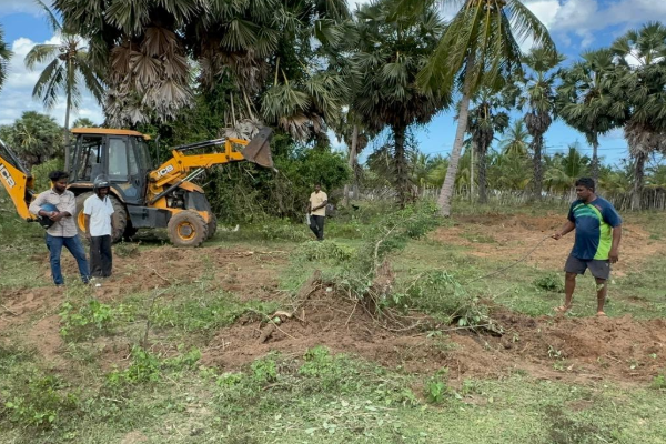 முல்லைத்தீவில் அழையா விருந்தாளியால் பரபரப்பு; மக்கள் அச்சம்! | Bis Snake In Mullaitivu Uninvited Guest