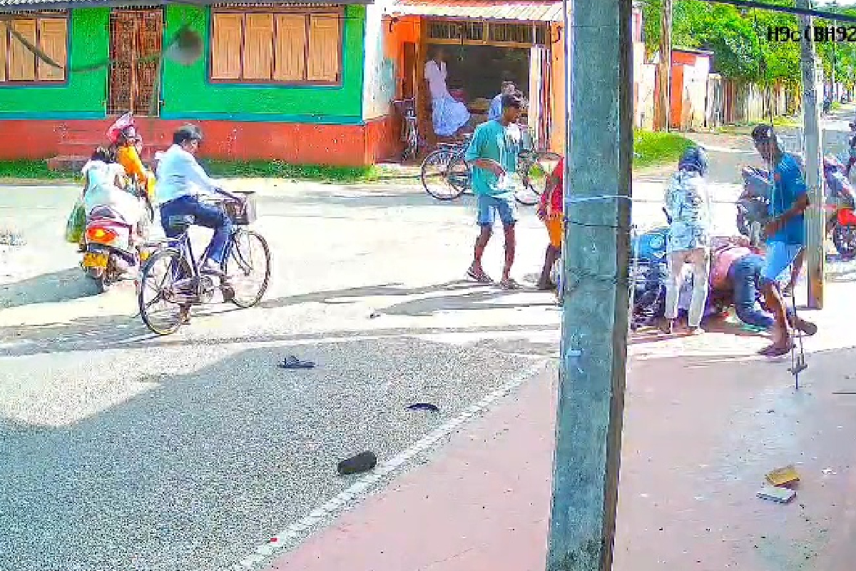 யாழில் இடம்பெற்ற கோர விபத்து : ஆபத்தான நிலையில் ஒருவர் வைத்தியசாலையில் | One Person Critical Condition Accident Jaffna யாழில் இடம்பெற்ற கோர விபத்து : ஆபத்தான நிலையில் ஒருவர் வைத்தியசாலையில் | One Person Critical Condition Accident Jaffna