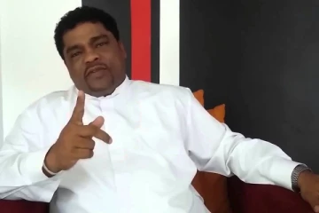 சுகாதார துறையினரின் நடவடிக்கைகளை வேடிக்கை பார்ப்பது சிறந்தது! - பியல் நிஷாந்த