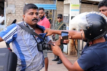 எரிபொருள் நிரப்பு நிலையத்தில் ஊடகவியலாளர் மீது தாக்குதல்!