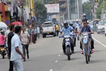 போக்குவரத்தை சீர்குலைக்கும் அடையாளம் தெரியாத நபர்கள்: நடவடிக்கை எடுக்கப்படுமா...! (Video)