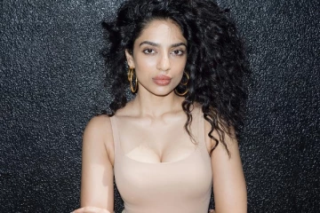 பொன்னியின் செல்வன் நடிகை சோபிதா துளிபாலா கிளாமர் போட்டோஷூட்