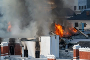 தென்னாபிரிக்க நாடாளுமன்றத்தில் பாரிய தீ விபத்து!