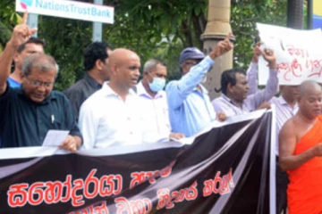 කොළඹ විශේෂ පිරිසක් විරෝධතාවක්..(VIDEO)