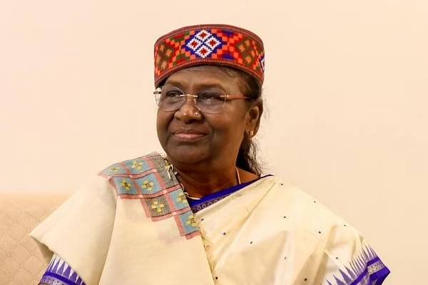 இந்தியாவின் 15ஆவது ஜனாதிபதியானார் பழங்குடியின பெண்! | A Tribal Woman Became The 15Th President Of India