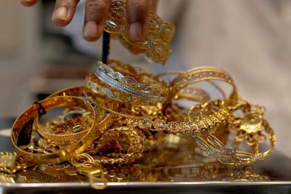 தங்கத்தின் விலையில் பதிவாகும் தலைகீழ் மாற்றம் - நகை வாங்க காத்திருப்போருக்கு மகிழ்ச்சியான செய்தி | Gold Pawn Rate Today In Sri Lanka