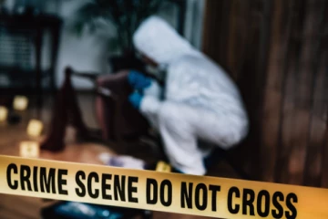 இளைஞன் கழுத்து நெரித்து கொலை; பொலிஸ் வலையில் சிக்கிய நால்வர்