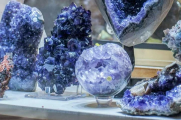 இலங்கையில் மேலுமொரு நீலக்கல் கொத்தணி மீட்பு - சீன ஏலத்திற்கு செல்வதாக தகவல்