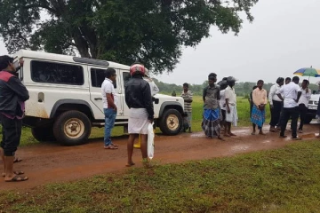 மக்களின் எதிர்ப்பினையடுத்து போடப்பட்ட எல்லைக்கற்களை அகற்றிய வன ஜீவராசிகள்:ரவிகரன் (video)