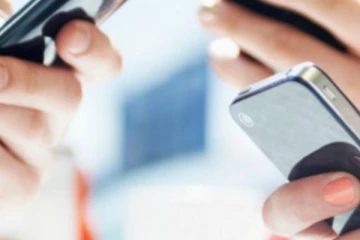 අතේ සුපිරි ෆෝන්....සම වයසේ මිතුරන් සමඟ ලිංගික හැසිරීම්... පාසල් දරුවන් ?