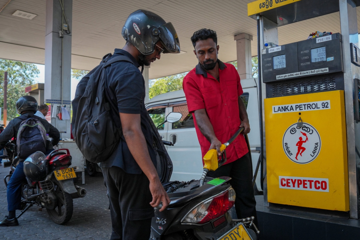எரிபொருள் விலையேற்றத்திற்குப் பின்பும் நஷ்டம்! சிக்கலில் கனிம எண்ணெய் கூட்டுத்தாபனம் | Cpc Losses Continue Despite Price Revision