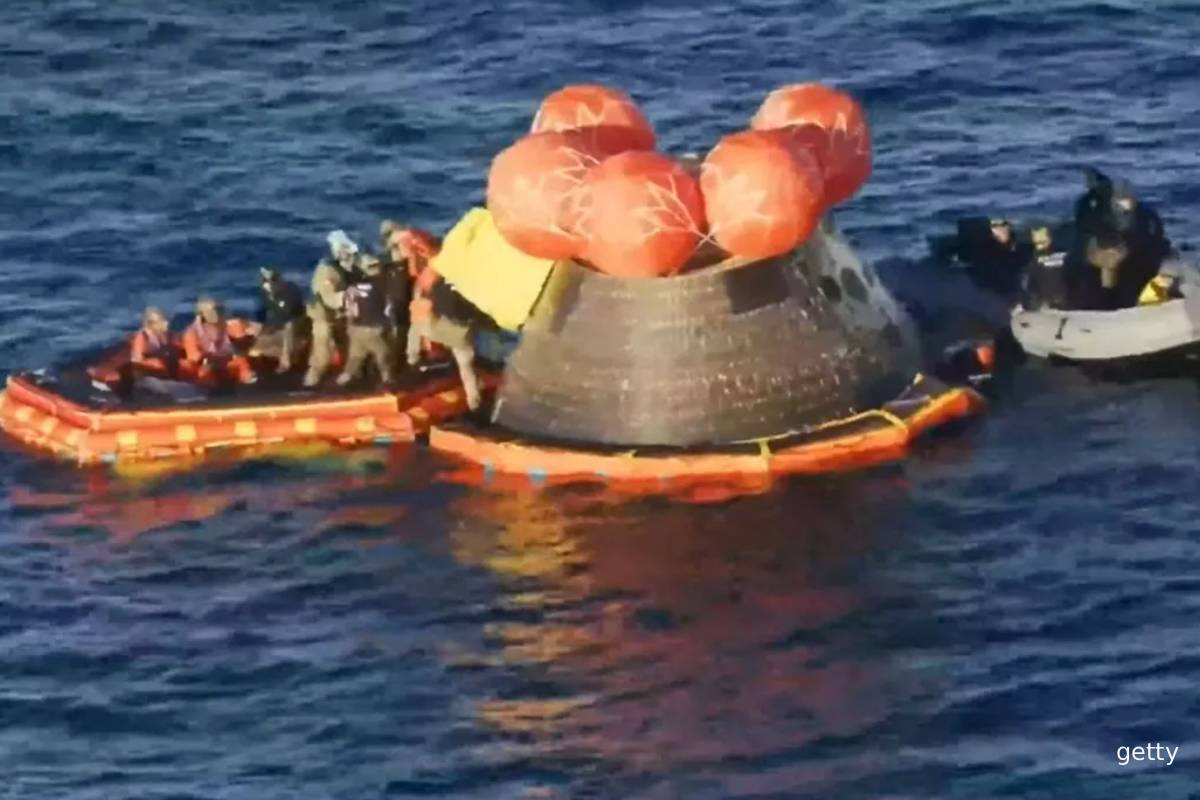 மணிக்கு 40,000 கி.மீ வேகம்... 2,760 டிகிரி வெப்பநிலை: பூமிக்குத் திரும்பிய Artemis II குழு | Artemis Ii Astronauts Return Safely