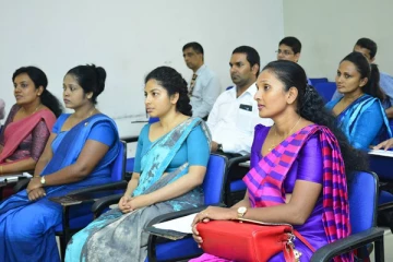 அடுத்த மாதம் முதல் பாடசாலைகளுக்கு ஆசிரியர்களை வருமாறு அழைப்பு