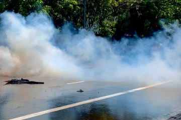 கொழும்பில் பொலிஸாரால் நடத்தப்பட்ட கண்ணீர்ப்புகைத் தாக்குதலில் பாதிக்கப்பட்ட பாடசாலை மாணவர்கள்