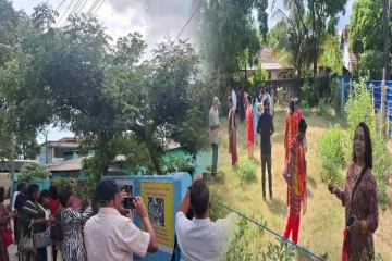 விடுதலைப்புலிகளின் தலைவர் இல்லத்தில் வெளிநாட்டு சுற்றுலா பயணிகள் செய்த செயல்!