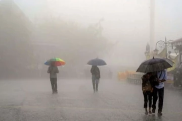 யாழில் திடீரென பெய்த கடும் மழை ; பலர் பாதிப்பு