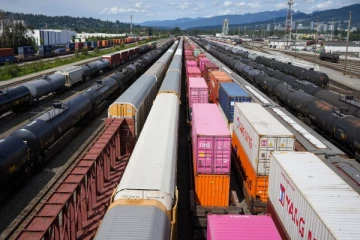 கனடாவில் ஸ்தம்பிக்கும் ரயில் சேவை