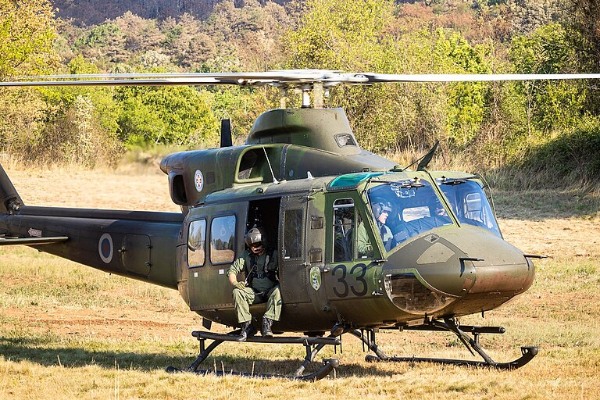 அவசரமாக தரையிறக்கப்பட்ட விமானப்படை உலங்கு வானூர்தி | Air Force Bell 412 Makes Emergency Landing