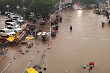 நீரில் மூழ்கிய நகரங்கள்: தொடர்ந்து உயரும் பலி எண்ணிக்கை!