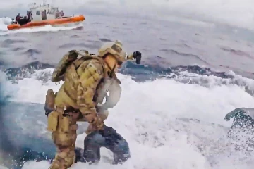 கடத்தல் நீர்மூழ்கி கப்பலை வேட்டையாடி பிடித்த கடலோர காவல்படை: மிரளவைக்கும் நிஜ ஆக்ஷன் காட்சிகள்