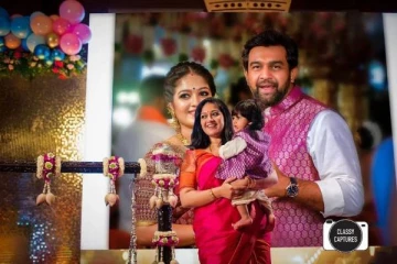 பிரம்மாண்டமாக நடைப்பெற்ற மகன் பெயர்சூட்டு விழா; இறந்த கணவரை நினைத்து கண்கலங்கிய மேக்னா ராஜ்