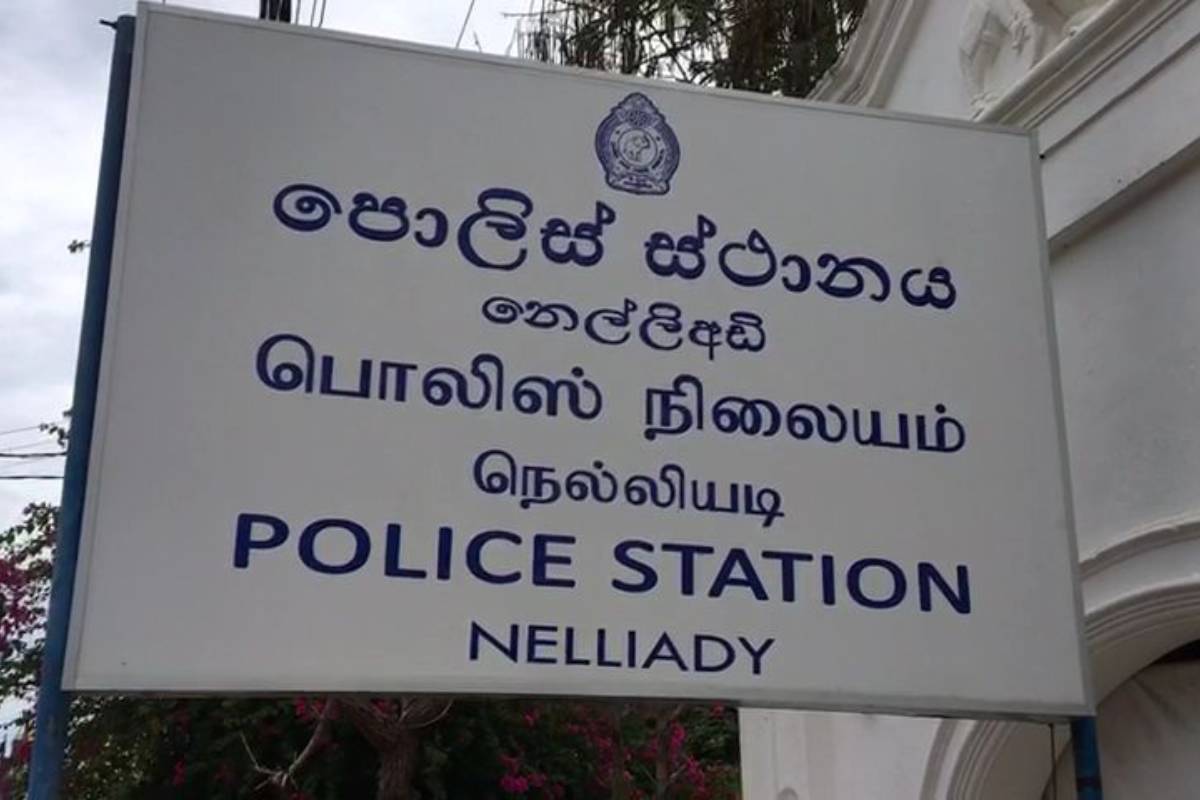 யாழ். வல்லைப் பகுதியில் பாரிய விபத்து : ஸ்தலத்திலேயே பூசகர் உயிரிழப்பு | One Person Has Died In An Accident In Jaffna யாழ். வல்லைப் பகுதியில் பாரிய விபத்து : ஸ்தலத்திலேயே பூசகர் உயிரிழப்பு | One Person Has Died In An Accident In Jaffna