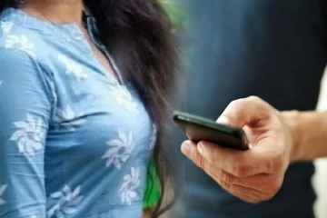 சமூகவலைத்தள விமர்சனத்தால் இளம் தாய் விபரீத முடிவு