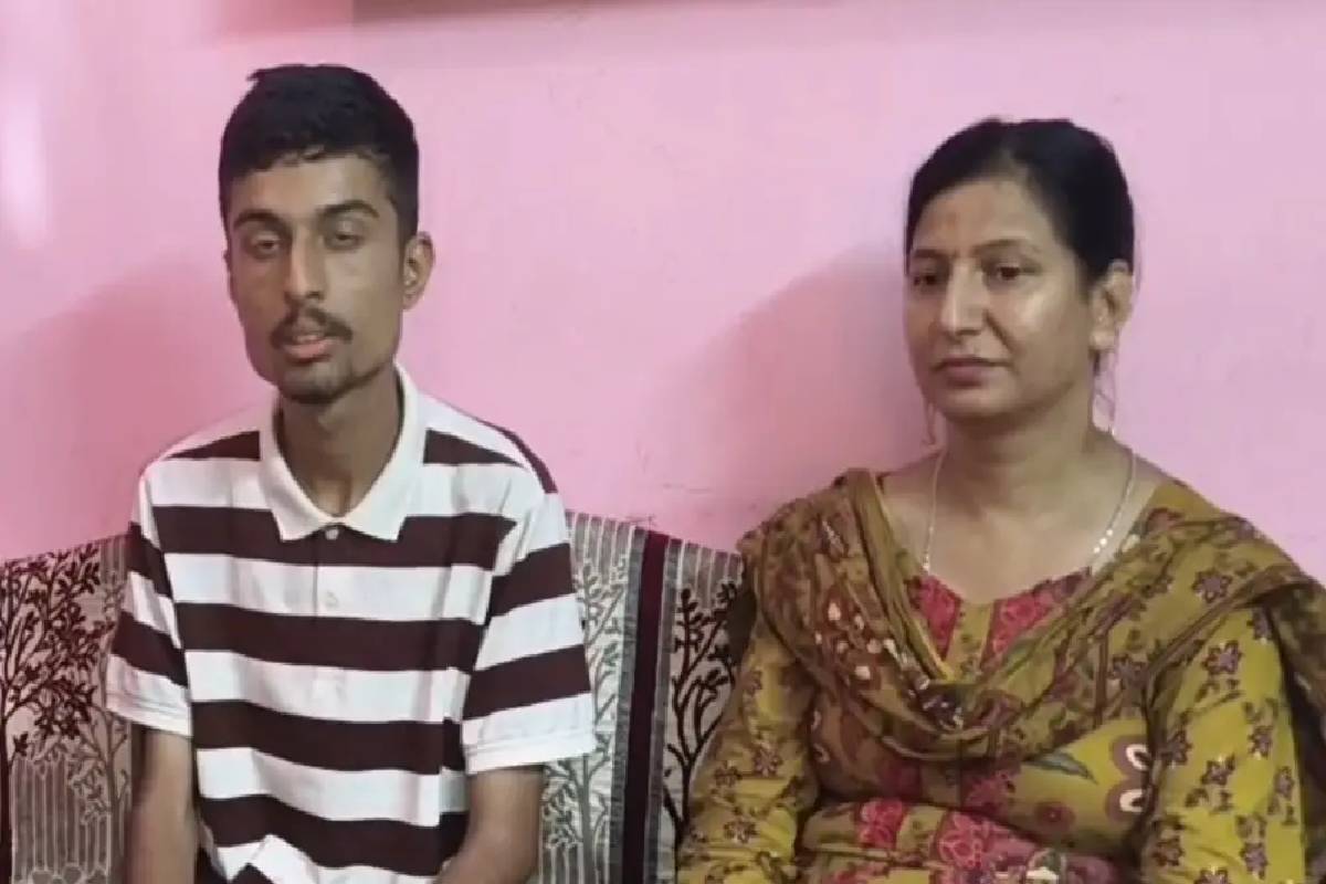 மகனின் பயிற்சியில் 82% மதிப்பெண்: 22 ஆண்டுகளுக்குப் பிறகு சாதித்த மாற்றுத்திறனாளி தாய்! | Deaf Mute Kp Woman Clears Class 10 Exam At 45 மகனின் பயிற்சியில் 82% மதிப்பெண்: 22 ஆண்டுகளுக்குப் பிறகு சாதித்த மாற்றுத்திறனாளி தாய்! | Deaf Mute Kp Woman Clears Class 10 Exam At 45