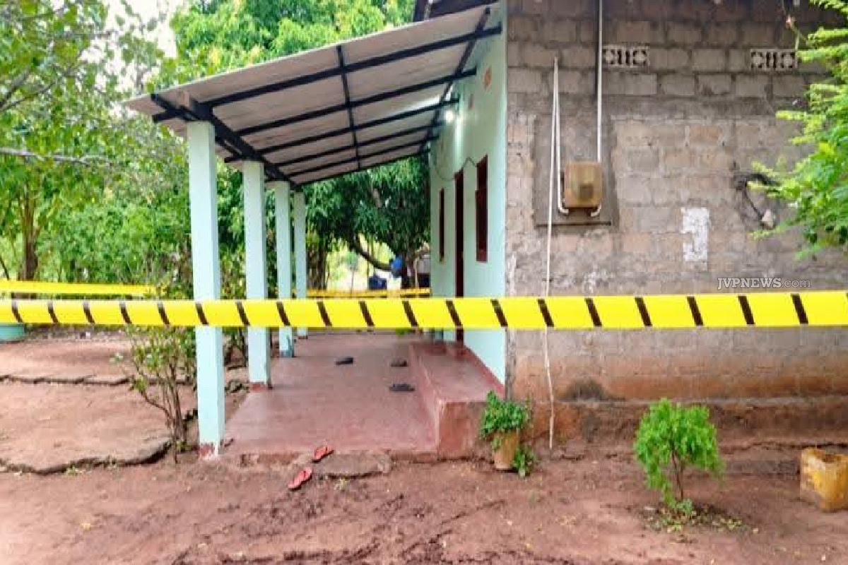 முல்லைத்தீவில் அதிகாலை இடம்பெற்ற கொடூரம்; உறங்கிக்கொண்டிருந்த தம்பதியினர் கொலை | Sleeping Couple Murdered In Mullaitivu முல்லைத்தீவில் அதிகாலை இடம்பெற்ற கொடூரம்; உறங்கிக்கொண்டிருந்த தம்பதியினர் கொலை | Sleeping Couple Murdered In Mullaitivu