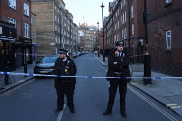 லண்டனில் உயரத்தில் இருந்து விழுந்த பச்சிளம் குழந்தை உயிரிழப்பு; பெண் கைது