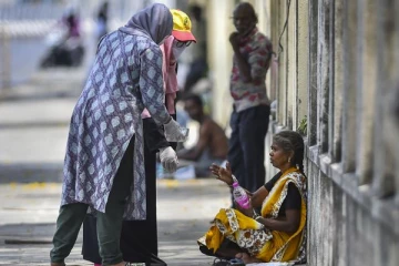 கொழும்பை நோக்கி படை எடுக்கும் யாசகர்கள்