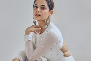 நடிகை ஆஷிகா ரங்கநாத் கியூட் போட்டோஷூட்