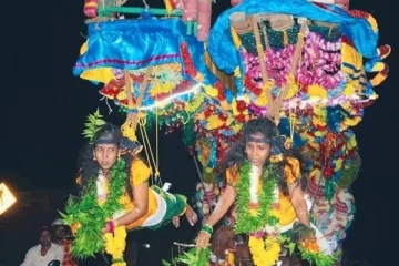 வரலாற்றுச் சிறப்பு மிக்க வற்றாப்பளை ஆலயத்தில் மெய்சிலிர்க்க வைத்த சம்பவம்; பறவைக் காவடியில் வந்த பெண்கள்!