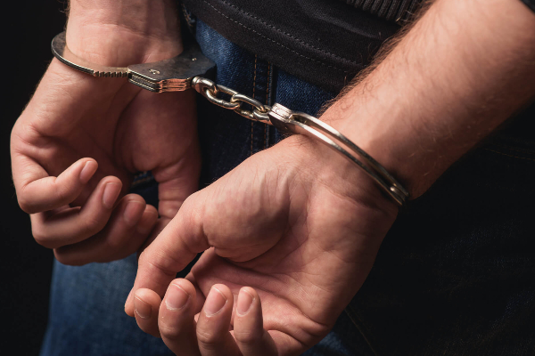 ஜப்பானிய காதலியுடன் வந்தவர் விமான நிலையத்தில் சிக்கினார்! | An American Citizen Was Arrested