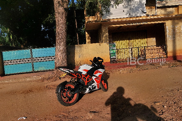யாழில் அநாதரவாக நின்ற உயர்தர உந்துருளியால் பரபரப்பு | Rc Duke Bike Recovery In Jaffna