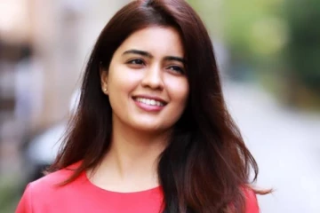 லிப்ட் பட கதாநாயகி நடிகை அமிர்தா ஐயரின் அம்மாவா இது..! அழகிய புகைப்படம்