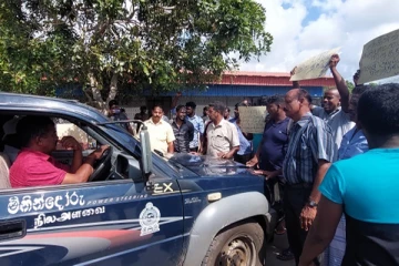 சிறிலங்கா கடற்படைக்கு காணி சுவீகரிப்பு - அதிகாரிகளை விரட்டிய மக்கள்!