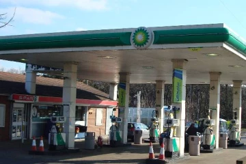 லண்டனில் திக் திக் நிமிடங்கள்...பெற்றோலுக்காக ஒருவர் ஏற்படுத்திய பரபரப்பு