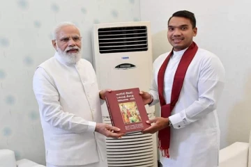 இந்தியப் பிரதமர் மோடிக்கு நாமல் கொடுத்த பரிசு!