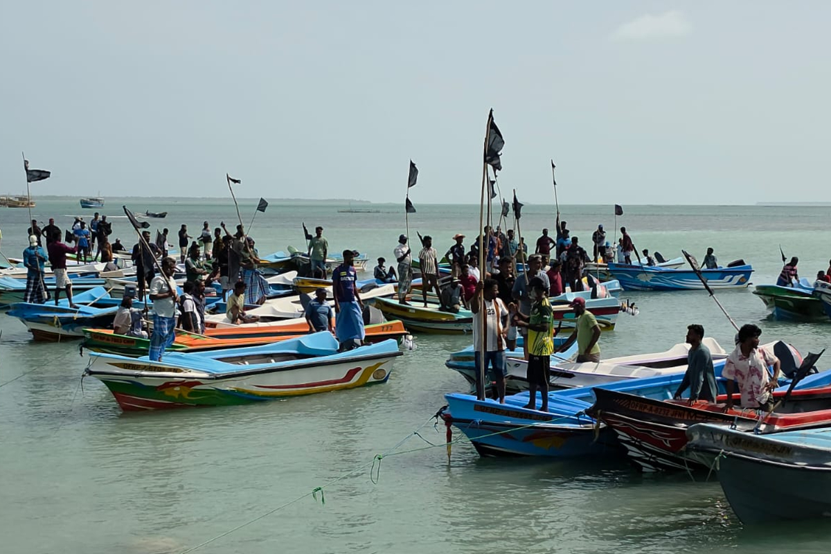 நயினாதீவு குறிகாட்டுவானில் கடல் போராட்டம் | Nainativu Kurikadduvan Fishermen Sea Protest