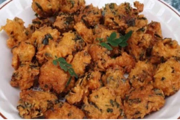 ஆரோக்கியத்தை அள்ளி கொடுக்கும் வெங்காயம், கீரை பக்கோடா: மாலை நேரத்தில் சூப்பர் ரெசிபி!