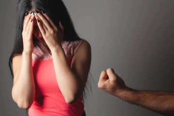 மனைவியின் பற்களை கழற்றிய கணவன்