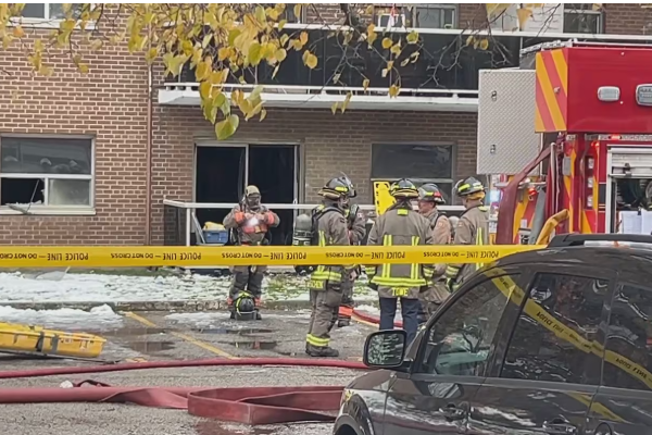 மிசிசாகாவின் வீடொன்றில் இடம்பெற்ற தீ விபத்தில் ஒருவர் பலி | 1 Person Dead In Mississauga Apartment Fire Police மிசிசாகாவின் வீடொன்றில் இடம்பெற்ற தீ விபத்தில் ஒருவர் பலி | 1 Person Dead In Mississauga Apartment Fire Police