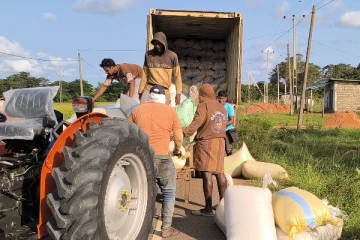 மொரவெவ பிரதேசத்தில் களஞ்சியசாலை இன்மையால் விவசாயிகள் பாதிப்பு