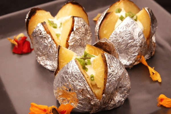 அலுமினியத் தாளில் சுற்றப்பட்ட சூடான உணவு பாதுகாப்பானதா? | Is Hot Food Wrapped In Aluminum Foil Safe