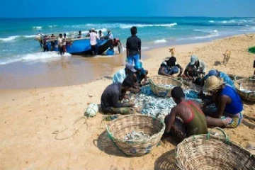 சீன அரசாங்கத்தால் வடக்கு கிழக்கு கடற்றொழிலாளர்களுக்கு உதவிப் பொருட்கள்