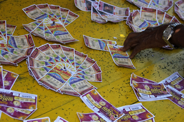 போலி லொத்தர் சீட்டுகள் விற்பனை; அவதானம் மக்களே! | Selling Fake Lottery Tickets