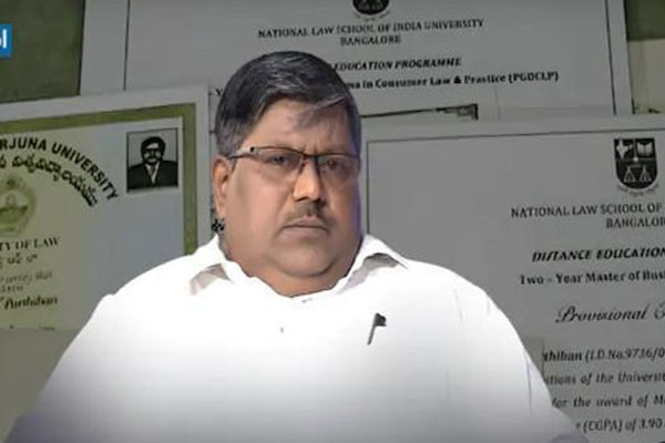 150 பட்டங்கள்... இந்தியாவிலேயே அதிக பட்டம் பெற்ற நபர் யார் தெரியுமா? | Meet The Chennai Professor With 150 Degrees 150 பட்டங்கள்... இந்தியாவிலேயே அதிக பட்டம் பெற்ற நபர் யார் தெரியுமா? | Meet The Chennai Professor With 150 Degrees