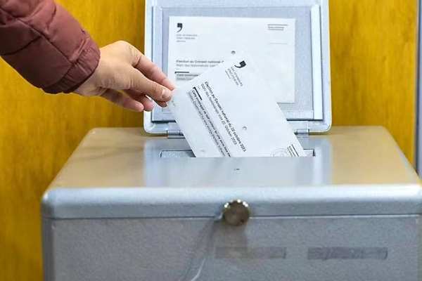 பணக்காரர்களுக்கு கூடுதல் வரி: சுவிஸ் மக்கள் எடுத்துள்ள முடிவு | Swiss Peoples Votes To Reject Inheritance Tax